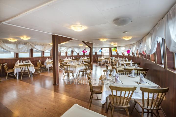 Теплоход “Денис Давыдов”