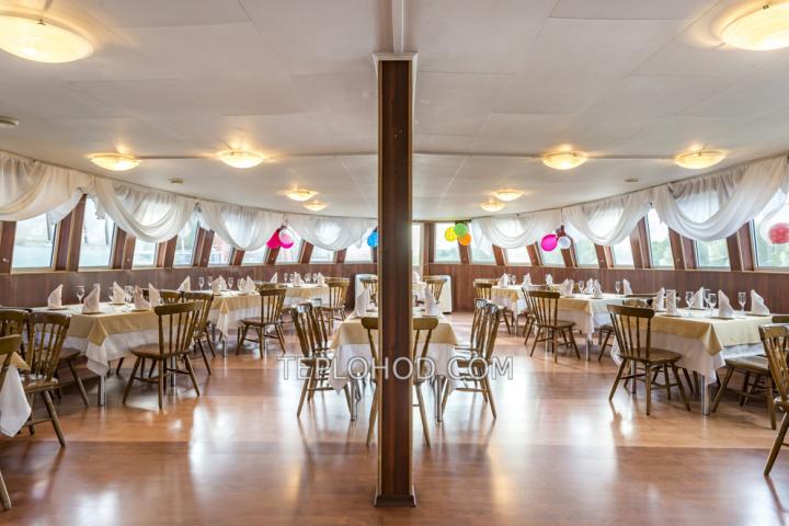 Теплоход “Денис Давыдов”