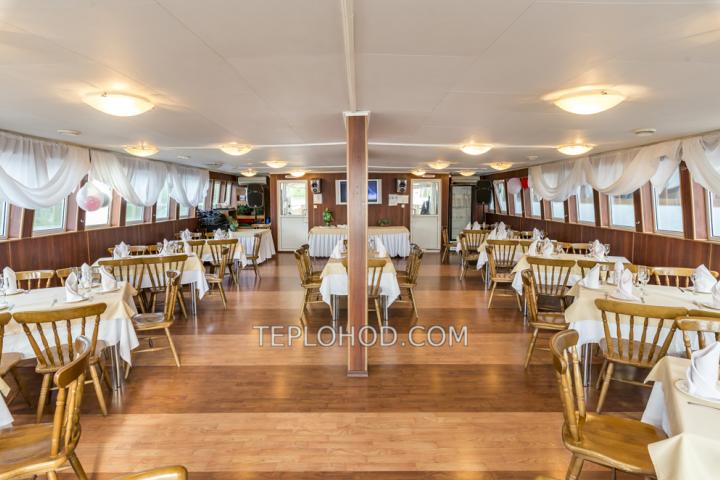 Теплоход “Денис Давыдов”