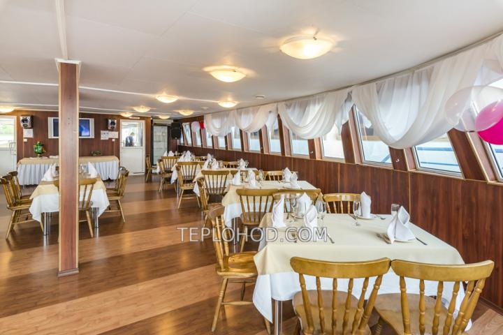 Теплоход “Денис Давыдов”