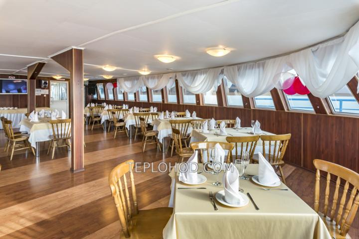 Теплоход “Денис Давыдов”