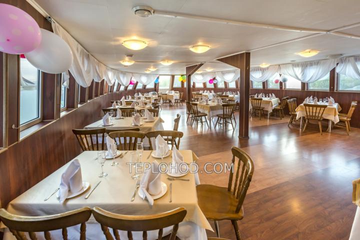 Теплоход “Денис Давыдов”