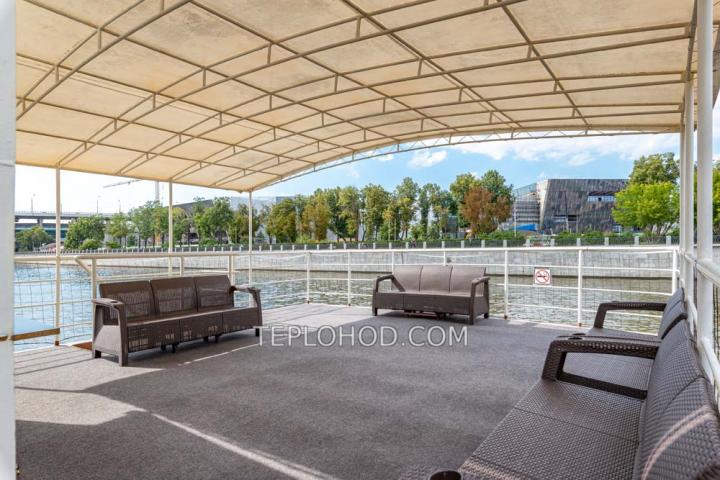 Теплоход “Держава”