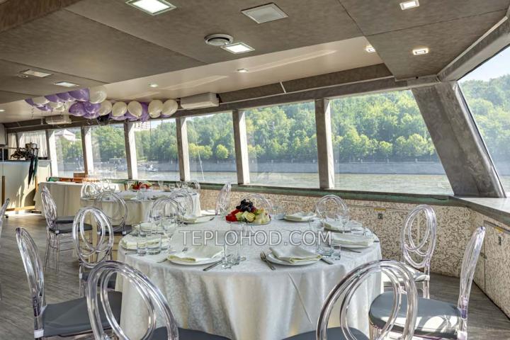 Теплоход “Держава”