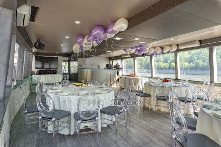 Теплоход “Держава”