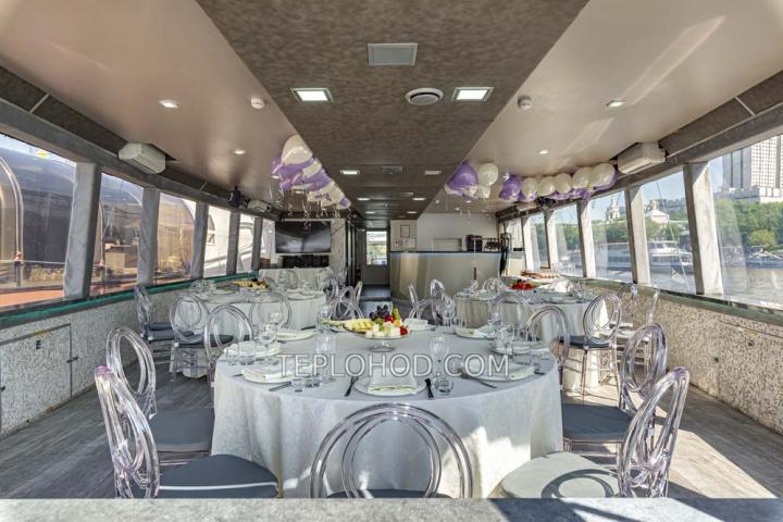 Теплоход “Держава”