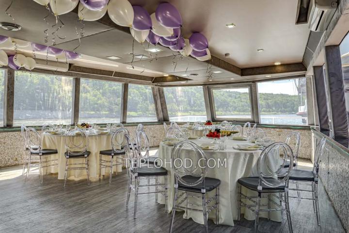 Теплоход “Держава”