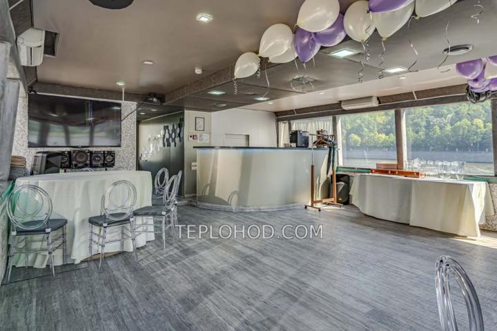 Теплоход “Держава”