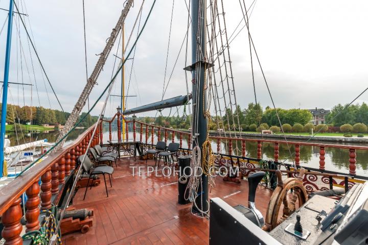 Теплоход “Джон Сильвер”