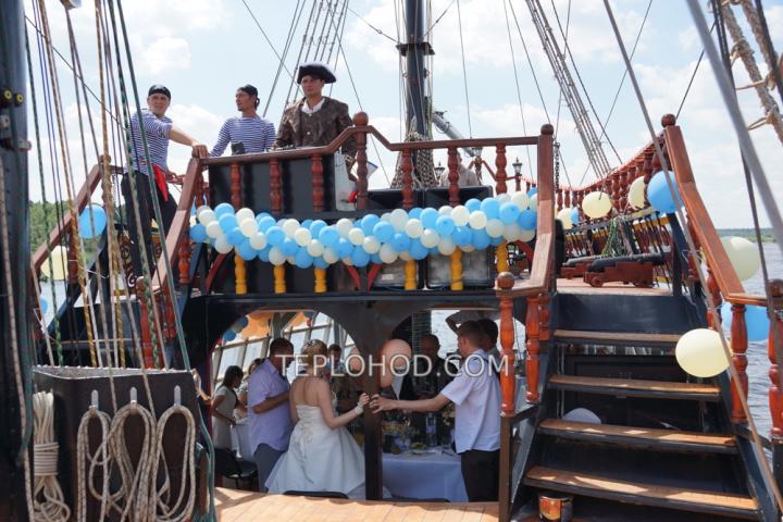 Теплоход “Джон Сильвер”