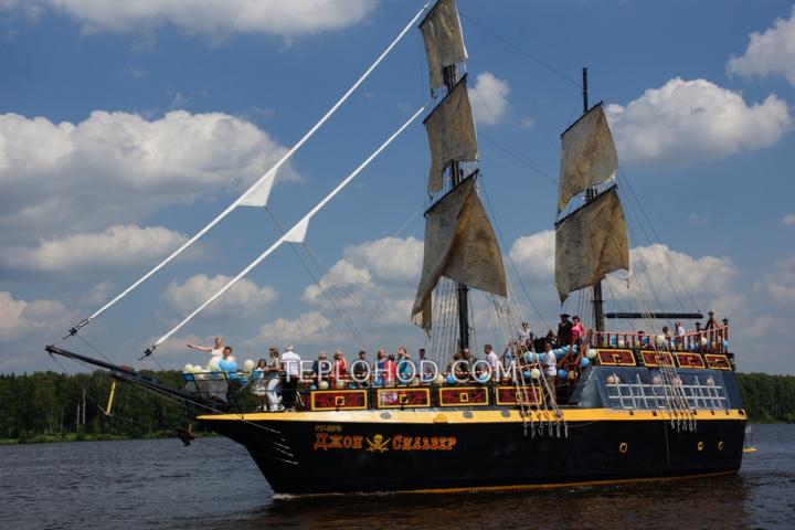 Теплоход “Джон Сильвер”