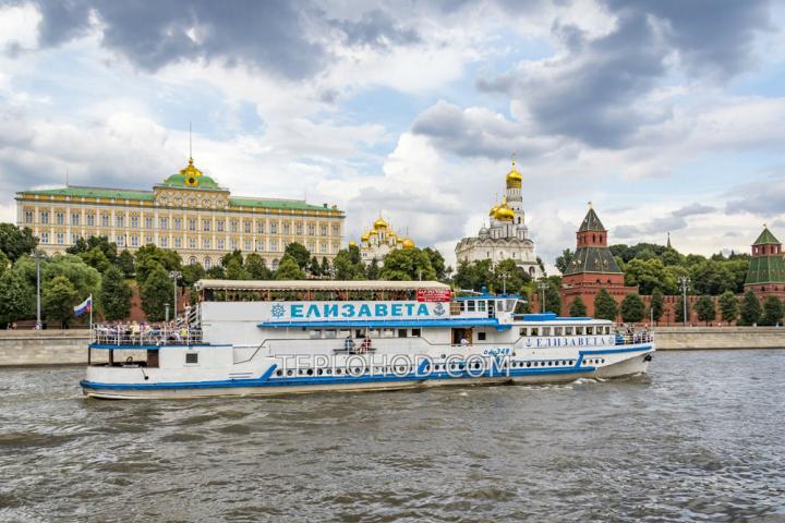 Теплоход “Елизавета”