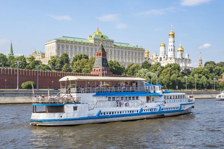 Прогулка на теплоходе по москве от киевской. Теплоход по Москве реке с Киевского вокзала. Речные прогулки от Киевского вокзала.