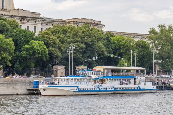 Теплоход “Елизавета”