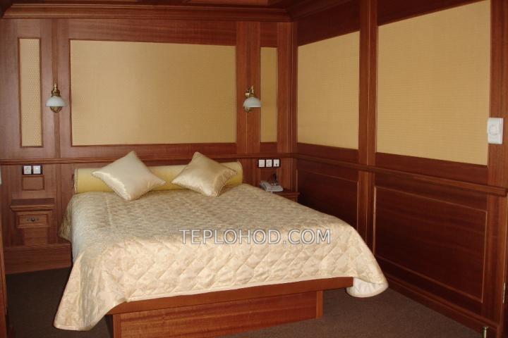 Теплоход “Федор Ушаков”