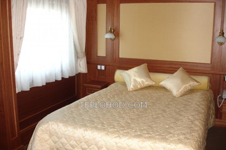 Теплоход “Федор Ушаков”