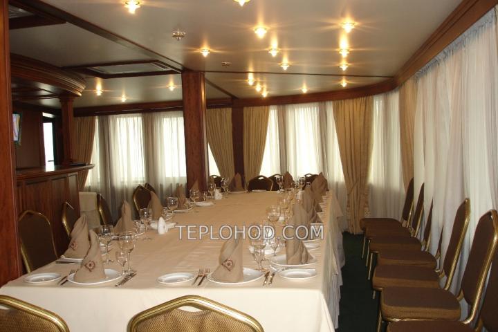 Теплоход “Федор Ушаков”