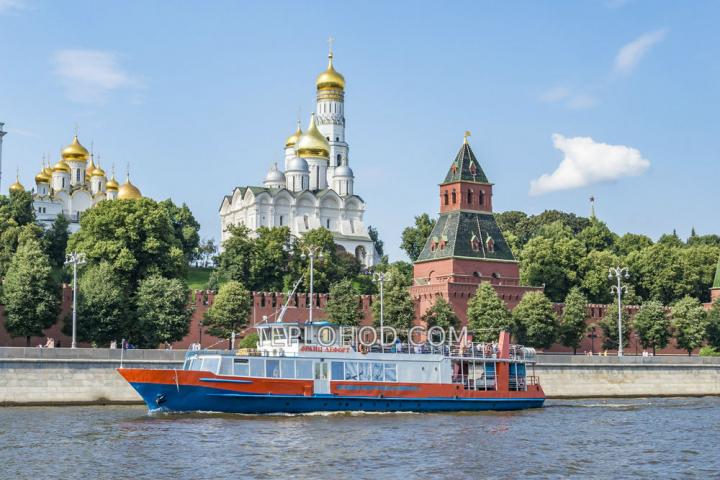 Теплоход «Франц Лефорт»