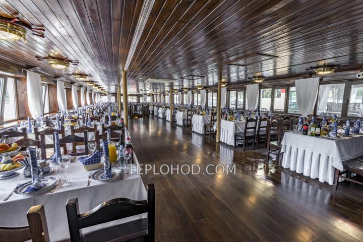 Теплоход “Гжель”