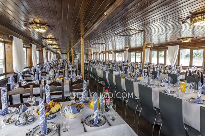 Теплоход “Гжель”