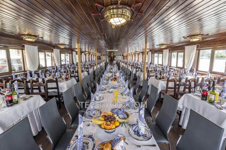 Теплоход “Гжель”