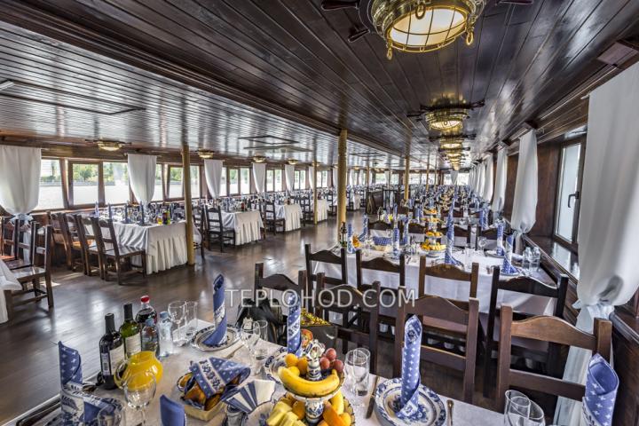 Теплоход “Гжель”