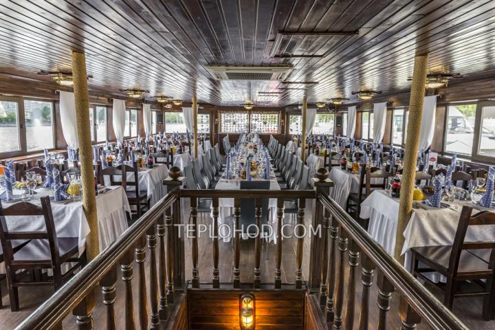 Теплоход “Гжель”