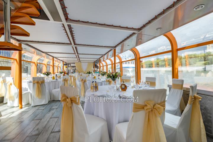 Теплоход “Император”