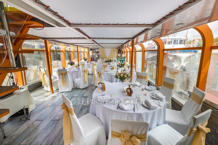 Теплоход “Император”