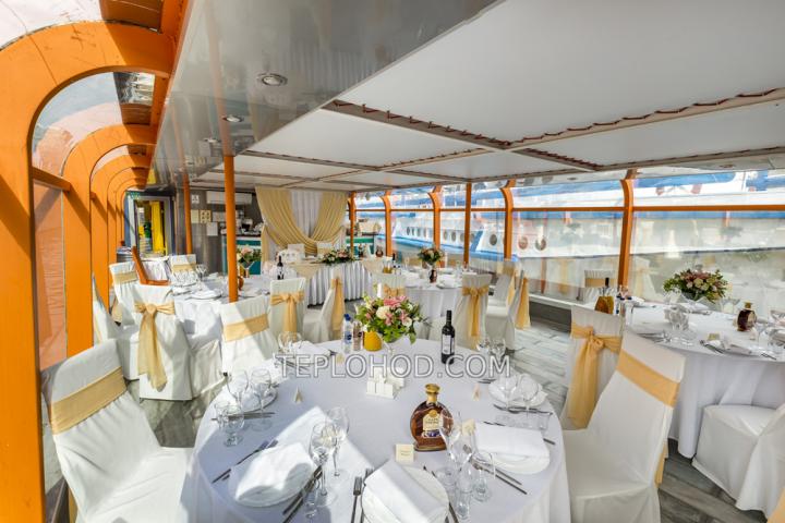 Теплоход “Император”