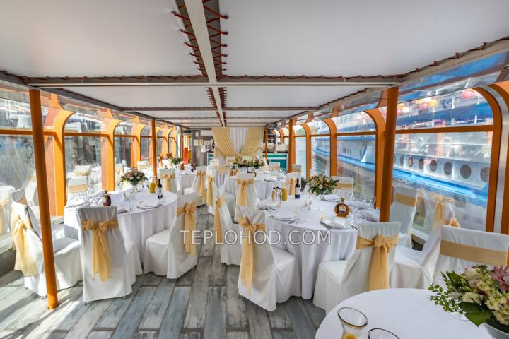 Теплоход “Император”