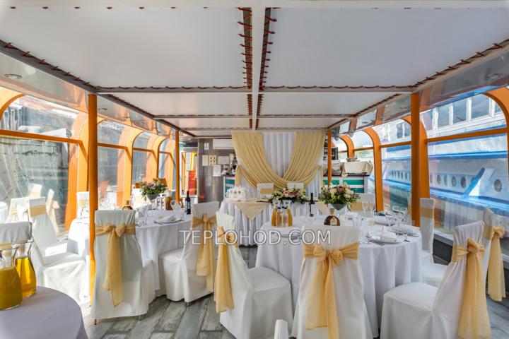 Теплоход “Император”