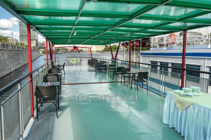 Теплоход “Император”