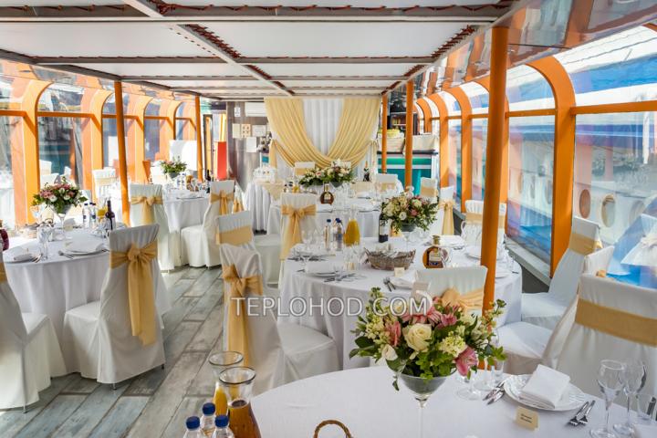 Теплоход “Император”