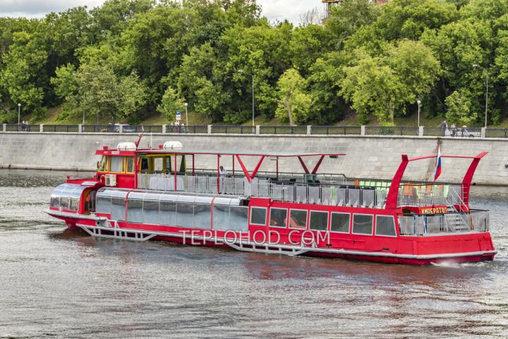 Теплоход “Император”