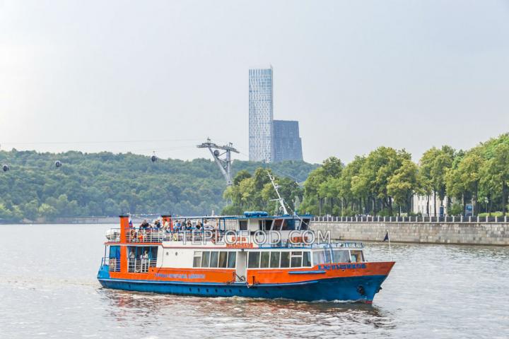 Теплоход “Князь Меньшиков”