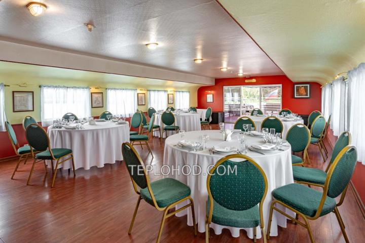 Теплоход “Лагуна”