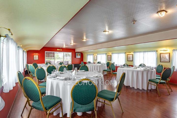 Теплоход “Лагуна”