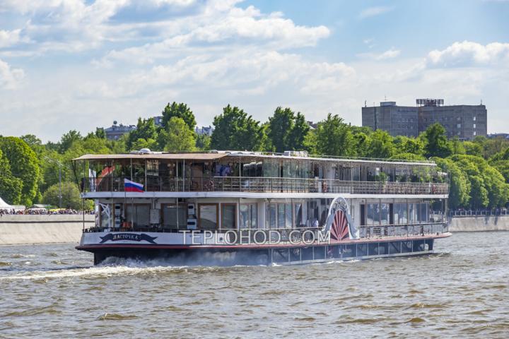 Теплоход “Ласточка”