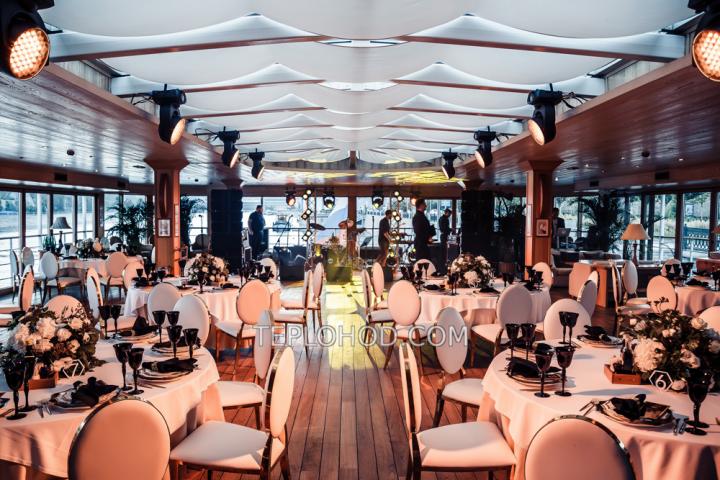 Теплоход “Ласточка”