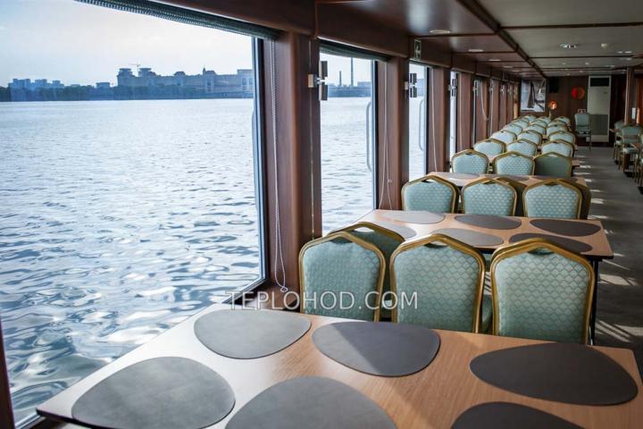 Теплоход “Легенда”