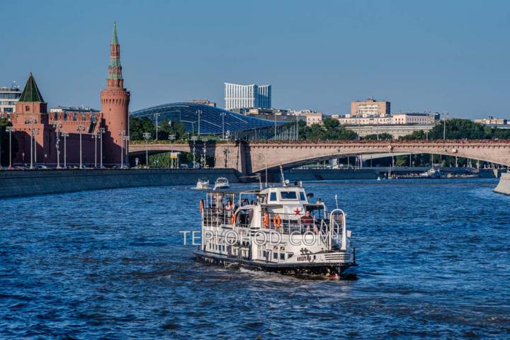 Теплоход “Лоцман”