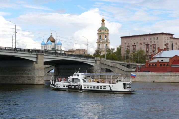 Теплоход “Лоцман”