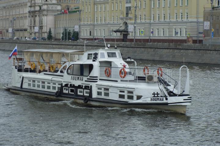 Теплоход “Лоцман”