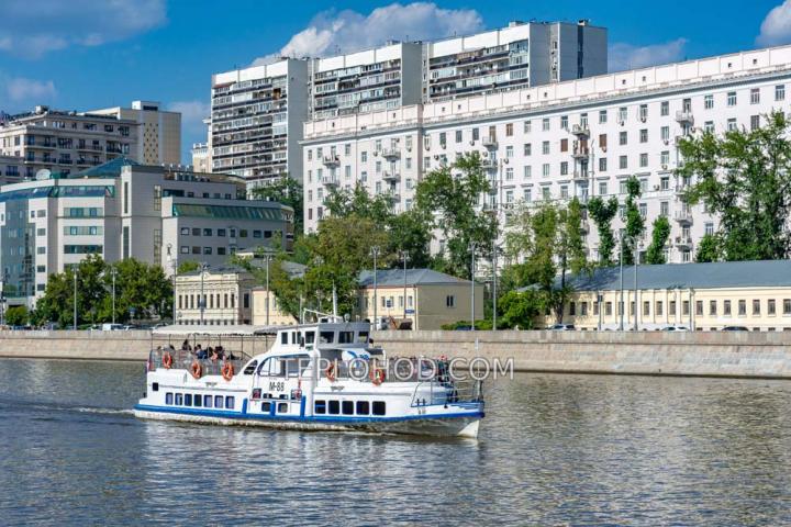 Теплоход “М-88”