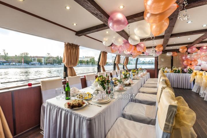 Теплоход “Мария Ермолова”