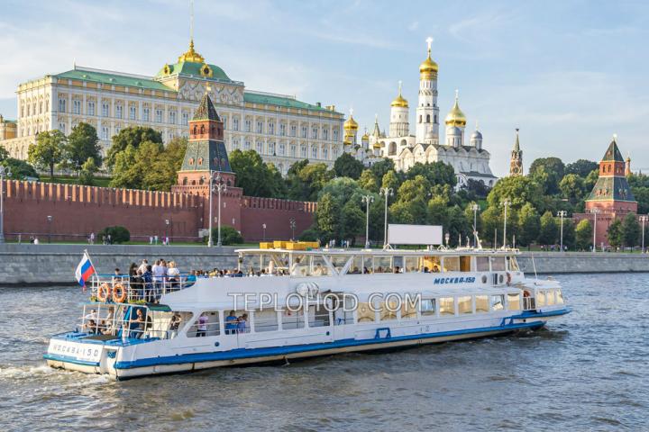 Радость москва. Теплоход радость Москва. Теплоход радость м150. Теплоход радость Москва река. 