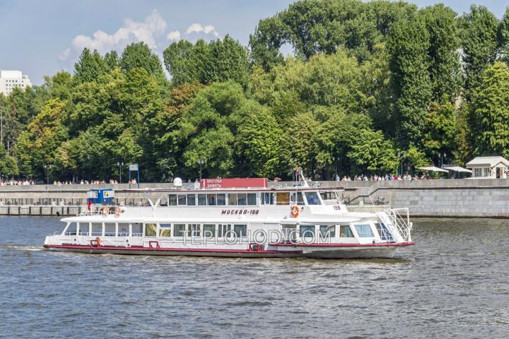 Теплоход “Москва-198”