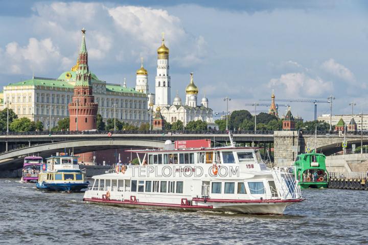 Теплоход “Москва-198”