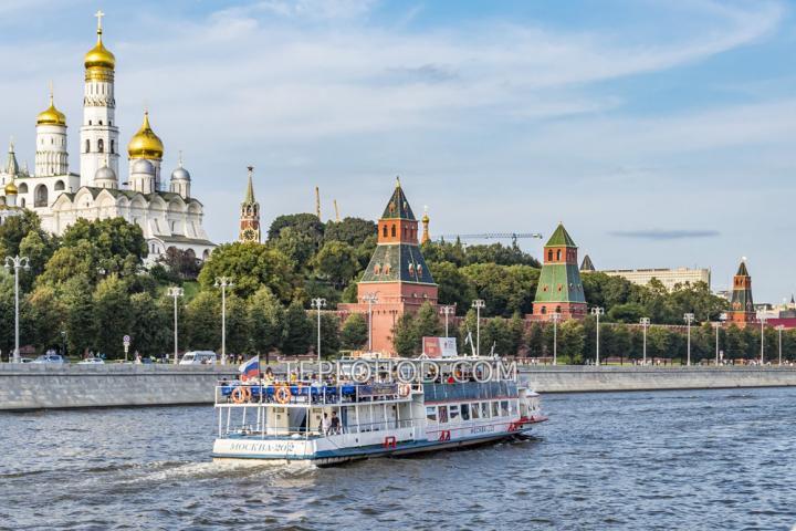 Теплоход “Москва-202”